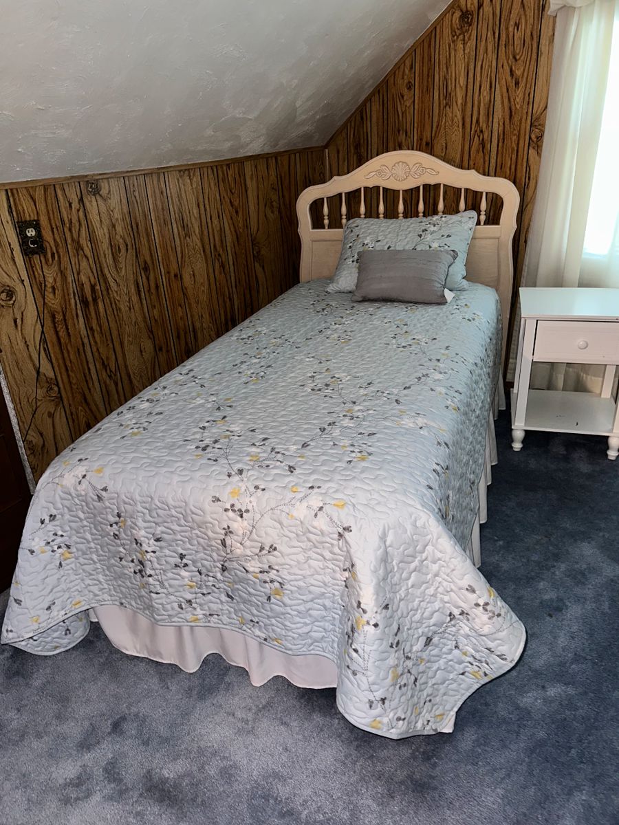 Lake Station Indiana Estate Sale! The Ageless... starts on 10/19/2023