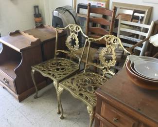 Side stands, chairs, desk