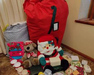 Mystery Crouping of Christmas items