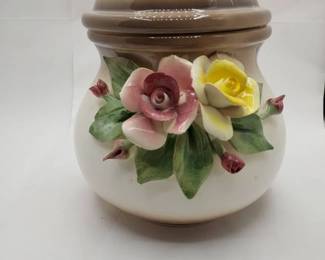 Beautiful Nuova Capodimonte Lidded Jar