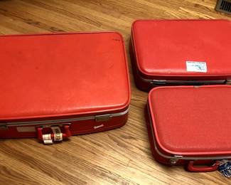 My FIRST set of luggage!!! Vintage 3-Piece Red Suitcase Set - Carousel brand (1970s)