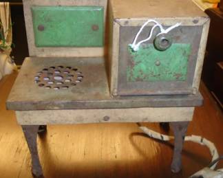 CHILD'S ELEC STOVE
