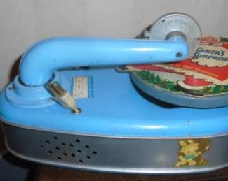 CHILD'S RECORD PLAYER