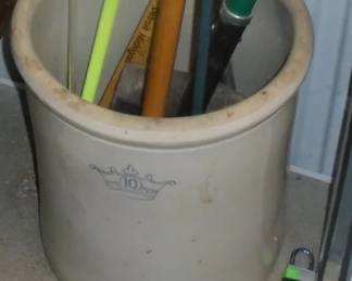 RR BLUE CROWN CROCK