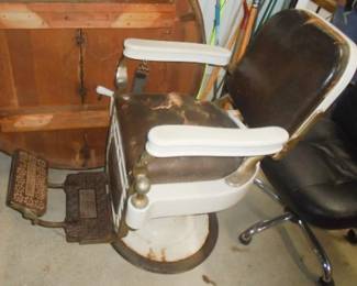 BARBER CHAIR