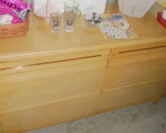 DRESSER W MIRROR