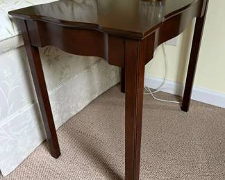 103 Kittinger Williamsburg Side Table X3min