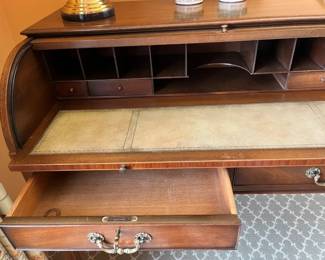 103 Vintage Kittinger Roll Top Desk Detailmin