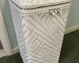 103 Vintage Woven Hampermin