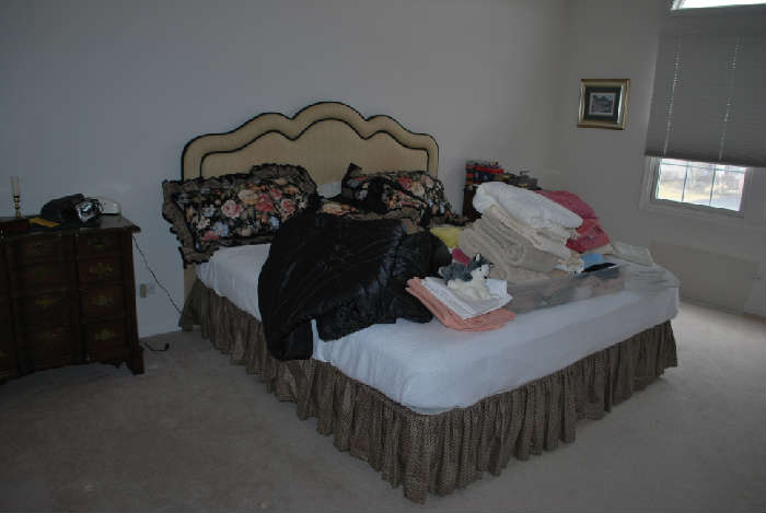 King Bed - Upholstered Headboard 
Bed Linens 
Towels 
Table Linens