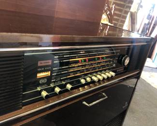 CLOSE UP VIEW OF RADIO BANDS AND OPERATIONAL BUTTONS RARE GRUNDIG MID-CENTURY STEREO CONSULE ALL ELECTRONICS WORKS WELL INCLUDING 4 BAND RADIO'S AND RECORD TURN TABLE - GREAT SIZE IN LENGTH AND IS ONLY 31"L