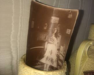 ORIGINAL FISHER FAMILY PHOTOGRAPH WITH RELEATIVE STANDING IN FRONT OF THIS VASE 3 PIECE PORCELAIN FLORAL SET.