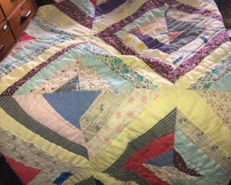 ANTIQUE AMERICAN CRAFTED QUILT