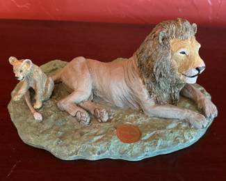 Novelino Lion and Cub Figurine