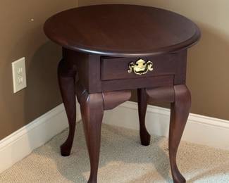Leisters Hanover Heirlooms Solid Pennsylvania Cherry End Table 