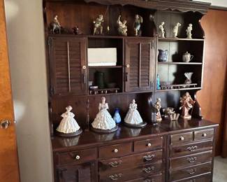 Mud men and other collectible figurines.