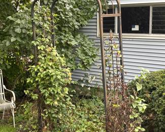 Metal garden trellis