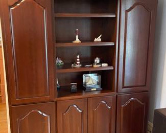 Entertainment/curio cabinet