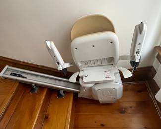 Smaller three step acorn chairlift