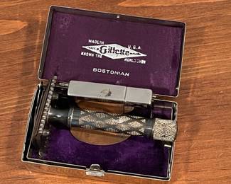 Gillette Bostonian razor in metal case 