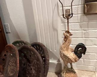 Iron rooster lamp