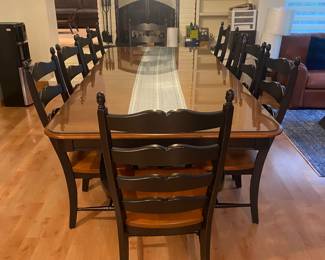 MH-MANOR HOUSE FARM(FROM CANADA) TABLE W/8 ARMLESS AND 2 ARM CHAIRS 2 LEAVES AND ALL PADS. ALSO INCLUDES LARGE GLASS TOP THAT COVERS TABLE WITH 2 LEAVES IN. 108" TOTAL LENGTH. 68" PLUS 2-20"LEAVES.