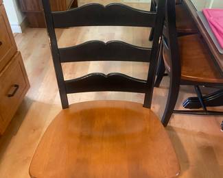 MH-MANOR HOUSE FARM(FROM CANADA) TABLE W/8 ARMLESS AND 2 ARM CHAIRS 2 LEAVES AND ALL PADS. ALSO INCLUDES LARGE GLASS TOP THAT COVERS TABLE WITH 2 LEAVES IN. 108" TOTAL LENGTH. 68" PLUS 2-20"LEAVES.