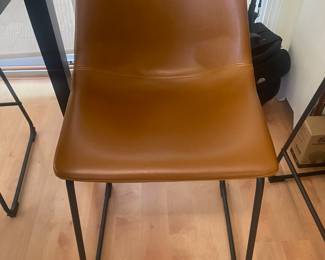 BISTRO TABLE WITH 4 LEATHER COUNTER HEIGHT STOOLS