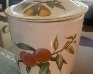 LARGE SET OF ROYAL WORCESTER  "EVESHAM" ENGLAND INCL. GLASSWARE AND SERVING PCS