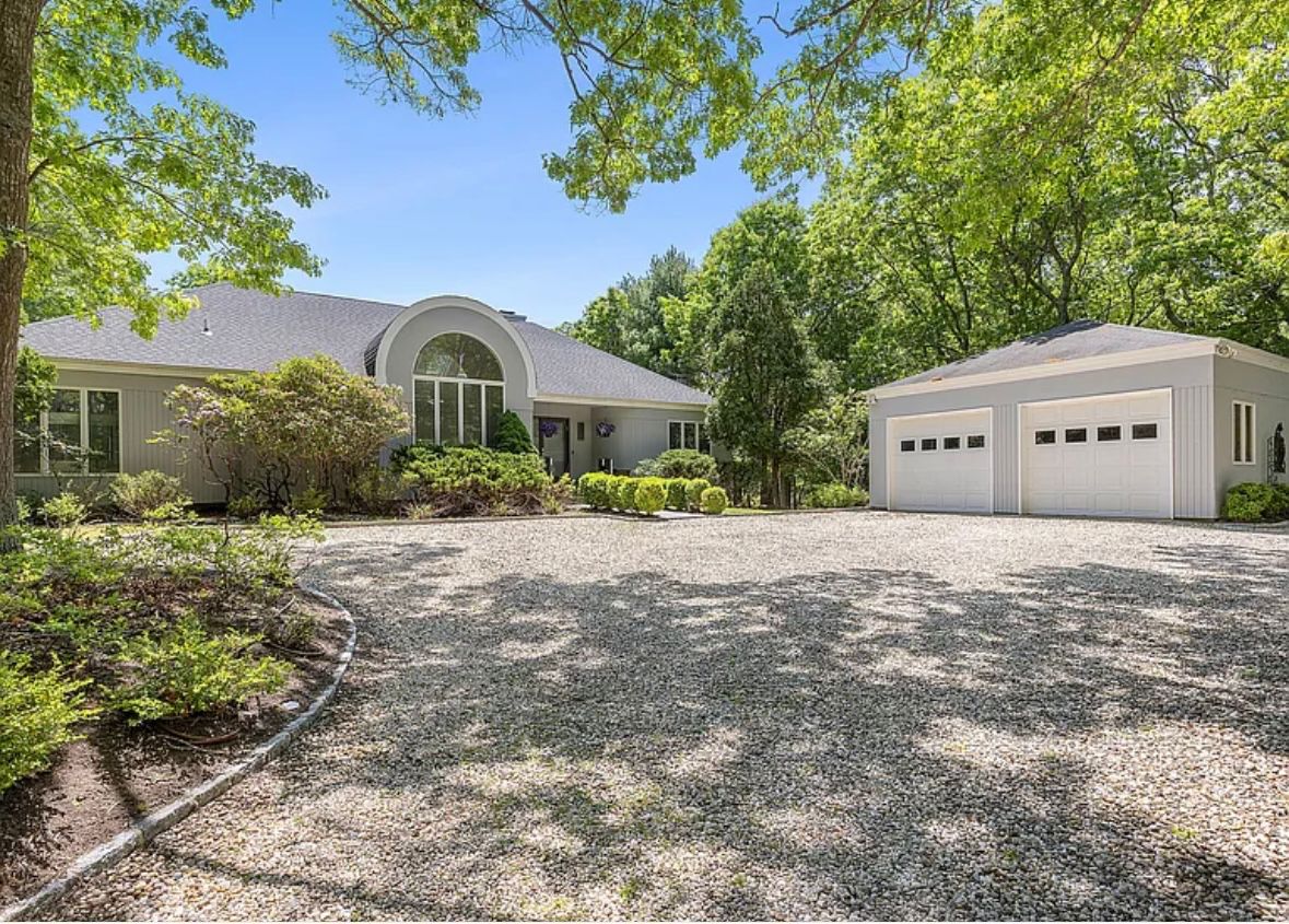 Estate sales by yasemin in East Hampton, NY starts on 10/13/2023