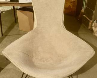 Knoll Bird Chair, designed by Harry Bertoia in 1952, original creamy beige fabric 
