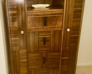 Vintage chest of drawers