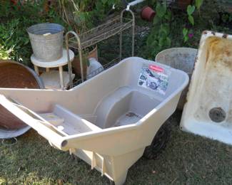 Rubbermaid lawn cart