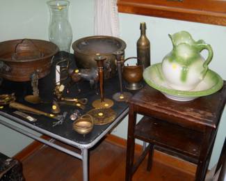 Lots, brass and copper items,  Pitcher & bowl set