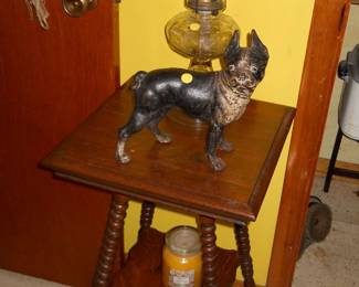 Cast iron bulldog, Kerosene lamp, nice Oak table