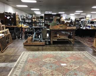 Delta 36–650 tablesaw with two blades, works. Mounted on rolling table, easy to move anywhere!  