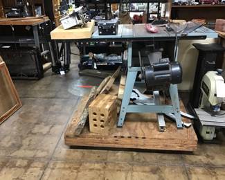 Delta 36–650 tablesaw with two blades, works. Porter cable 4210–12 inch dovetail jig, works!