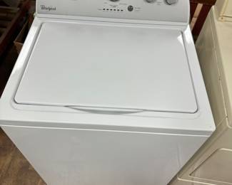 Whirlpool pool 3.5 ft.³ electric top loading washing machine. Clean and in excellent condition.