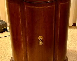 Absolutely Gorgeous Henredon Style Commode End / Lamp Table with wood inlays.