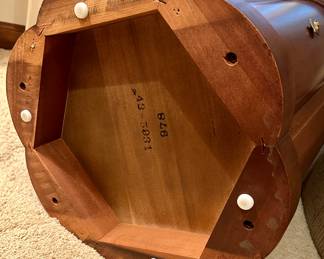 Absolutely Gorgeous Henredon Style Commode End / Lamp Table with wood inlays.