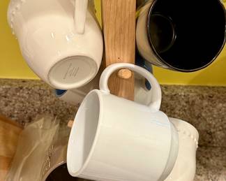 Mug Holder and Mugs