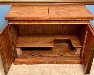 Beautiful Henredon Buffet with storage in underneath Cabinet and expandable Buffet Surface on Top.