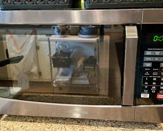 Toshiba Stainless Steel Microwave Oven. Excellent Condition