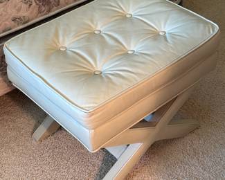 This is a very nice White Leather Ottoman used in the Mater Bedroom at the foot of the bed.