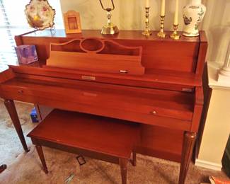 Very nice Baldwin piano. Needs tuning.