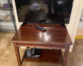Swivel Table w/ tv.  Works
