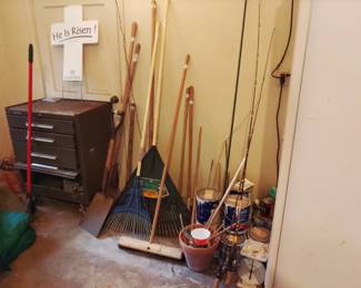 Miscellaneous yard tools. (Looks like WORK )