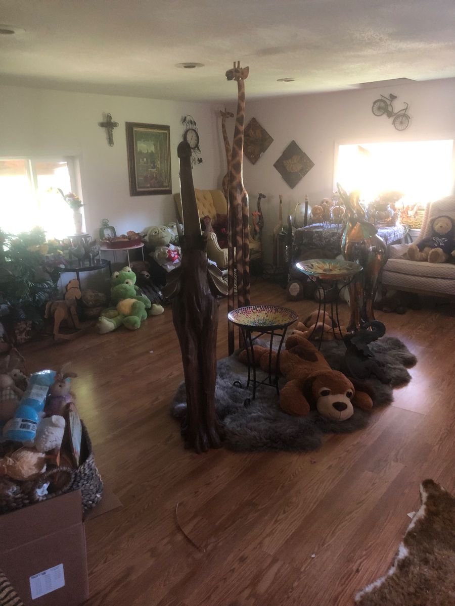 Estate Sale by Bobbi in Independence, MO starts on 10/11/2023