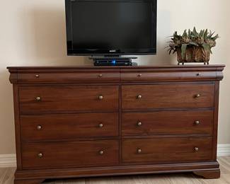 Nappa Furniture Designs Dresser w 8 Drawers and 2 Nightstands