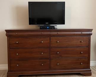 Nappa Furniture Designs Dresser w 8 Drawers and 2 Nightstands